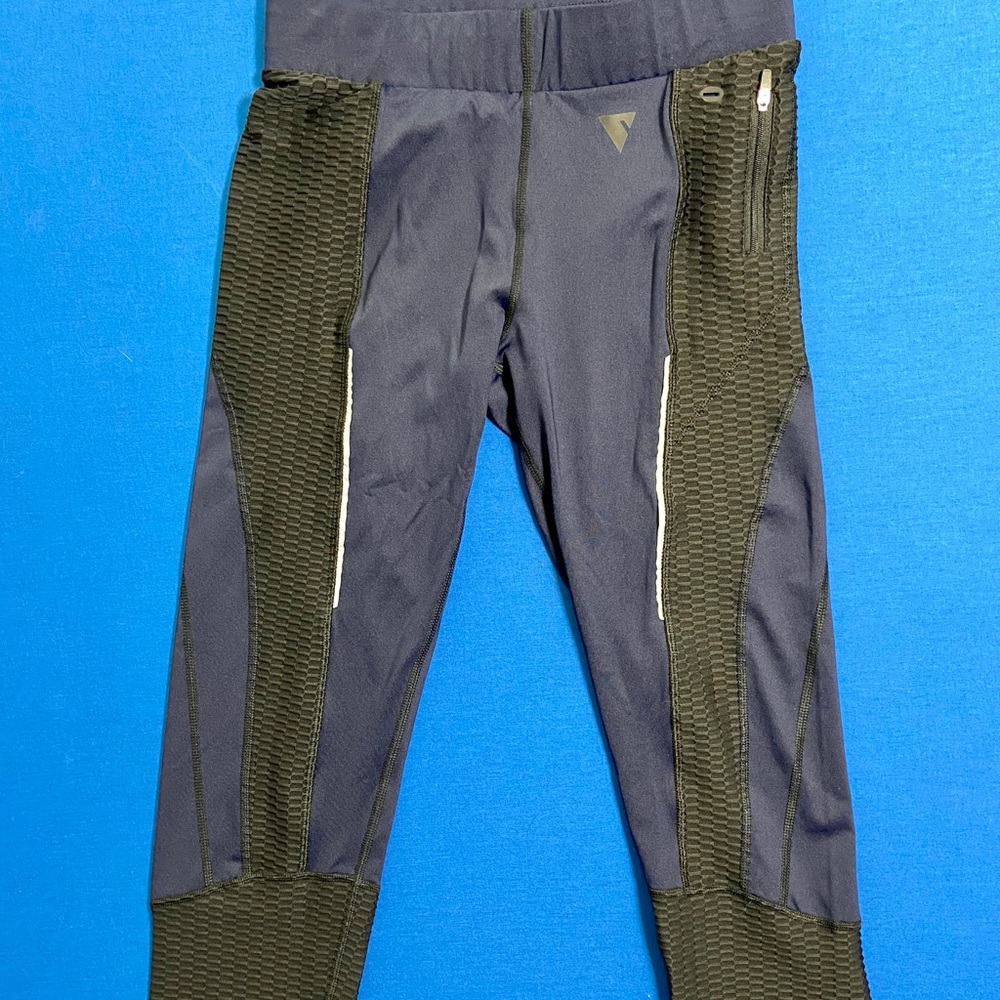 NWT Yoga / Activewear 3/4 Leggings - XS